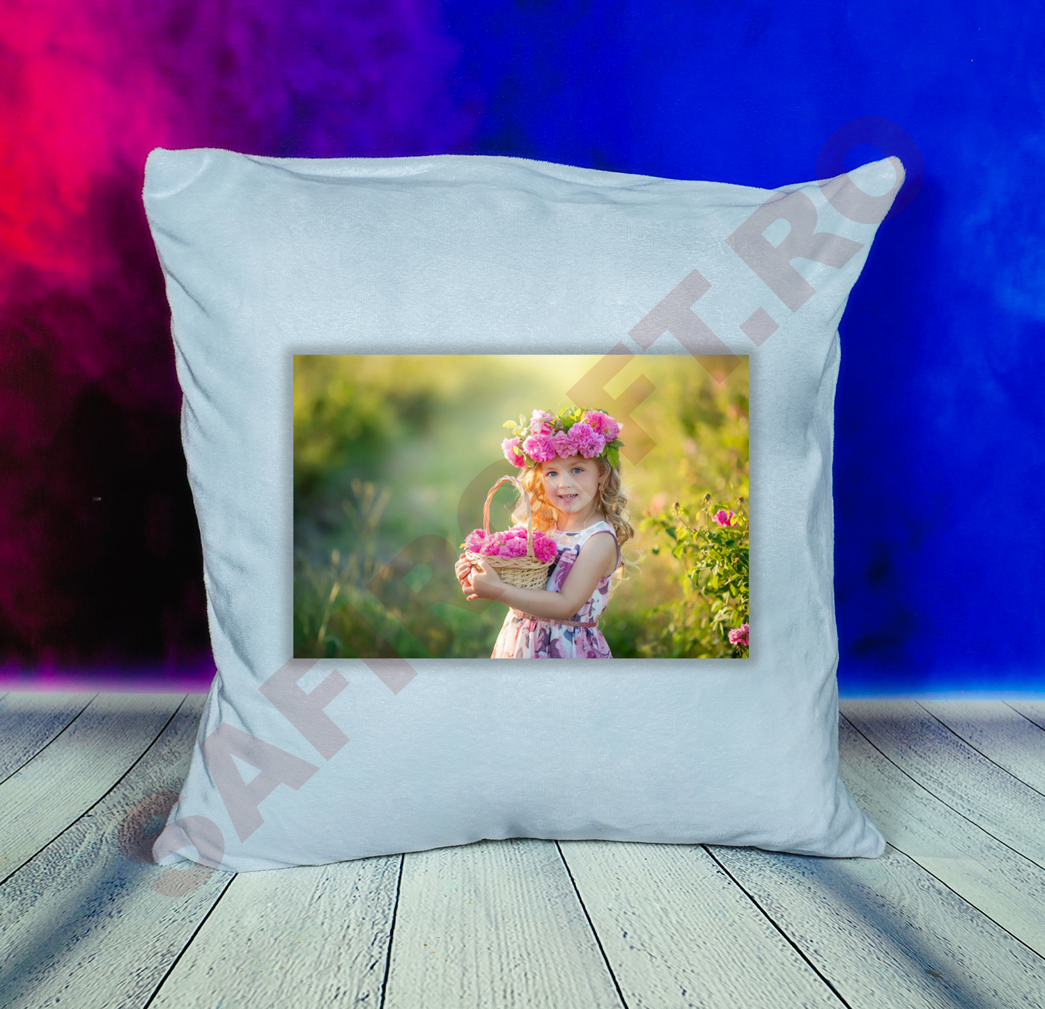 Perna pufoasa 40x40 alba personalizata