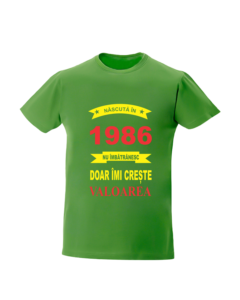 trc052 Nascuta in 1986, Nu imbatranesc doar imi creste valoarea VERDE Tricou Personalizat Nascuta in nu imbatranesc doar imi creste valoarea cadouri aniversare tricouri aniversare cu anul nasterii si varsta