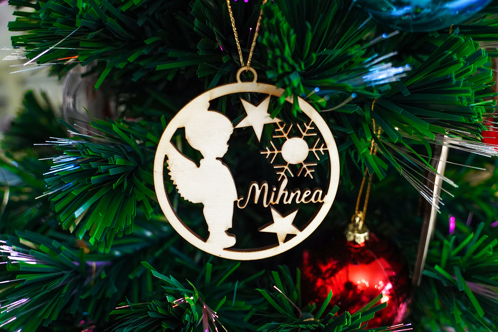 Glob lemn personalizat ingeras cu nume cadouri craciun
