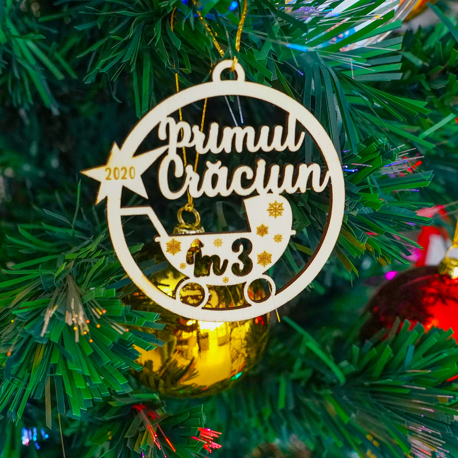 Glc011 Glob lemn Primul Craciun in 3 Glob lemn Primul Craciun in 3