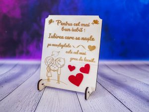 grv012 Tablou lemn Iubirea care se naste fara poza iubit Tablou lemn gravat cu mesaj si poza cadouri personalizate Iubirea care se naste