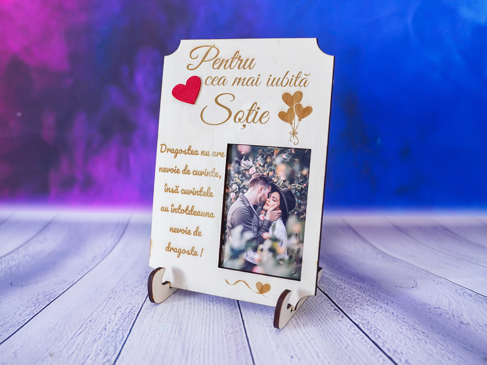 grv015p Tablou lemn dragostea nu are nevoie de cuvinte cu poza sotie Tablou lemn Dragostea nu are nevoie de cuvinte gravat cu mesaj si poza cadouri personalizate