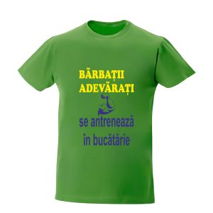 tricou personalizaxt Barbatii adevarati se antreneaza in bucatarie tricouri cu mesaje haioase