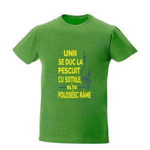 Tricou personalizat unii se duc la pescuit cu sotiile altii folosesc rame cadouri pentru pescari tricouri pentru pescari