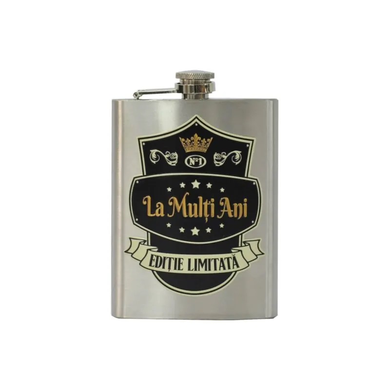 Plosca personalizata la multi ani editie limitata Ploscutele de buzunar personalizate sunt un cadou unic pentru pasionatii de esente tari si nu numai. Stim cat de greu este sa gasesti un cadou ideal barbatesc, de aceea am lansat sticlele de buzunar personalizate, acestea pot fi folosite oricand, atat iarna cat si in orice alt anotimp. Aceasta este un cadou ideal pentru pasionații de băuturi tari, pentru petreceri aniversare, petreceri de majorat si pentru oricare alta ocazie.