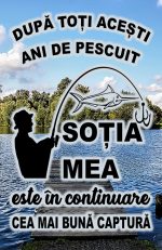 brl024 Breloc plastic sotia mea e cea mai buna captura Breloc personalizat sotia mea e cea mai buna captura , cadouri pentru pescari si pescuit